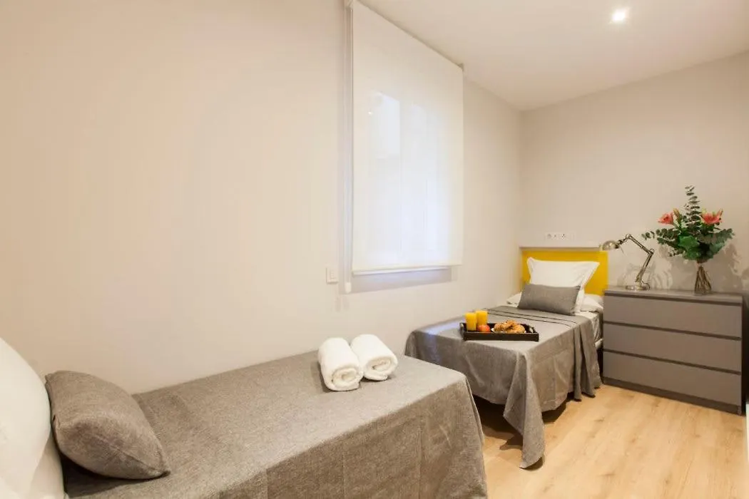 Perfectly Located 4Bed 4Bath Apartment In Barcelona 1 2