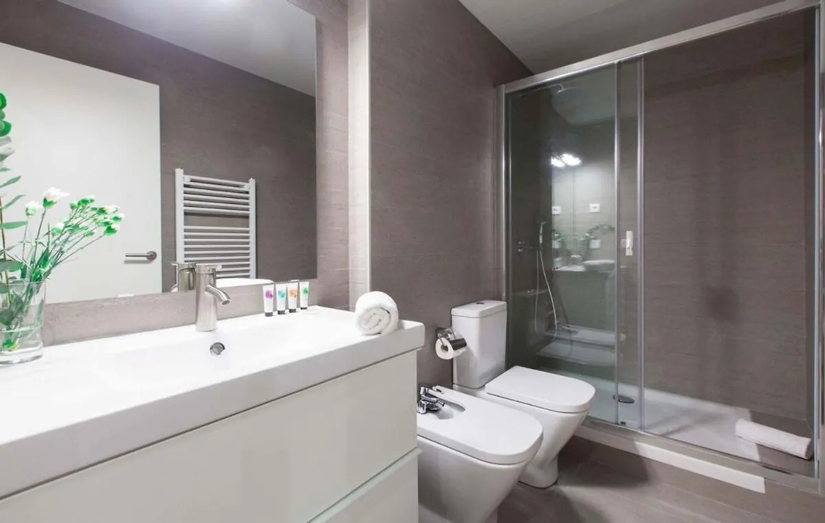 Perfectly Located 4Bed 4Bath Apartment In Barcelona 1 2
