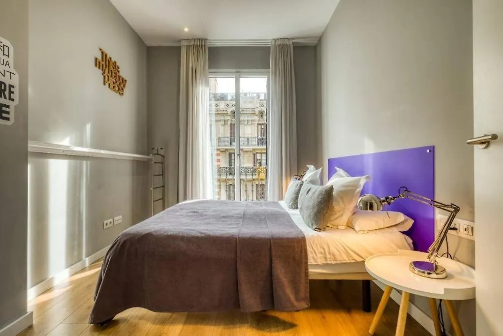 Perfectly Located 4Bed 4Bath Apartment In Barcelona 1 2