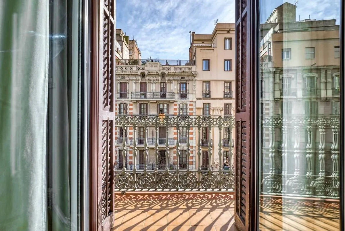 Perfectly Located 4Bed 4Bath Apartment In Barcelona 1 2