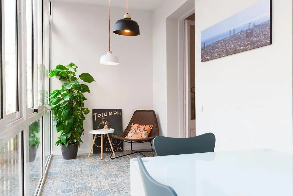 Perfectly Located 4Bed 4Bath Apartment In Barcelona 1 2