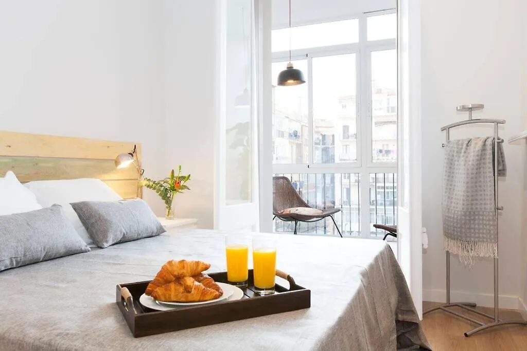 Perfectly Located 4Bed 4Bath Apartment In Barcelona 1 2