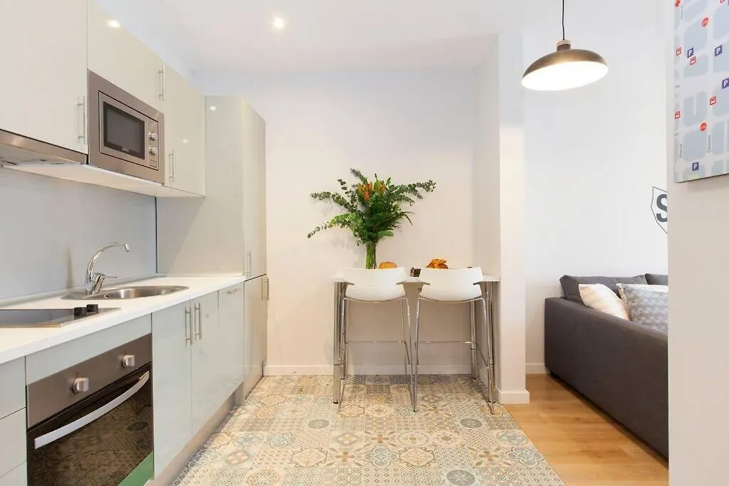 Perfectly Located 4Bed 4Bath Apartment In Barcelona 1 2