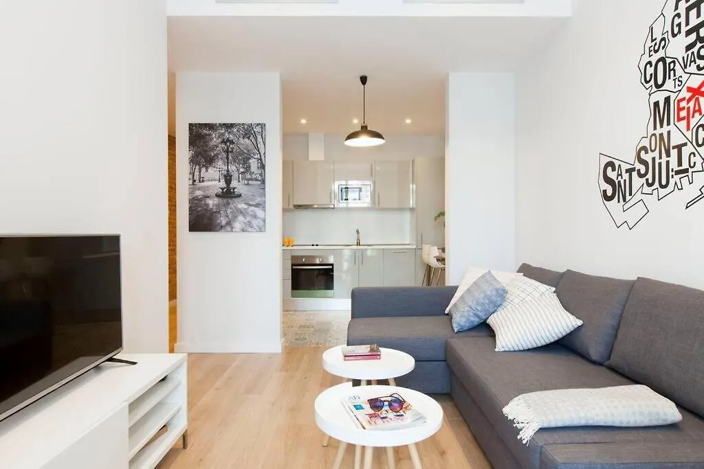 Perfectly Located 4Bed 4Bath Apartment In Barcelona 1 2