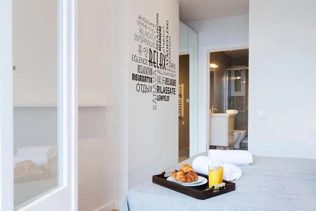 Perfectly Located 4Bed 4Bath Apartment In Barcelona 1 2