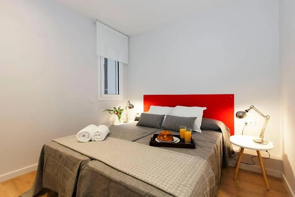 Perfectly Located 4Bed 4Bath Apartment In Barcelona 1 2