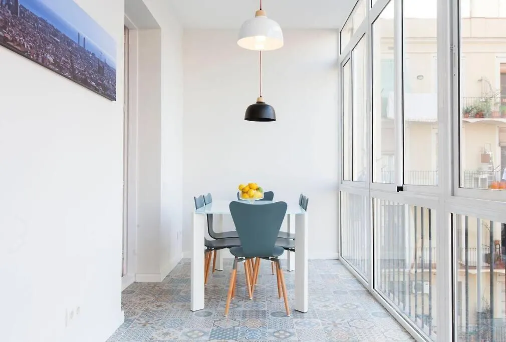 Perfectly Located 4Bed 4Bath Apartment In Barcelona 1 2